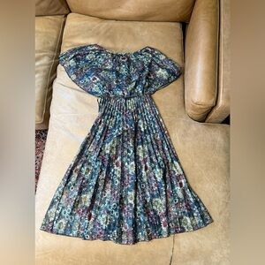 Vintage Batwing Sleeve Floral Midi Dress Women’s Size 9/10 Runs Smaller